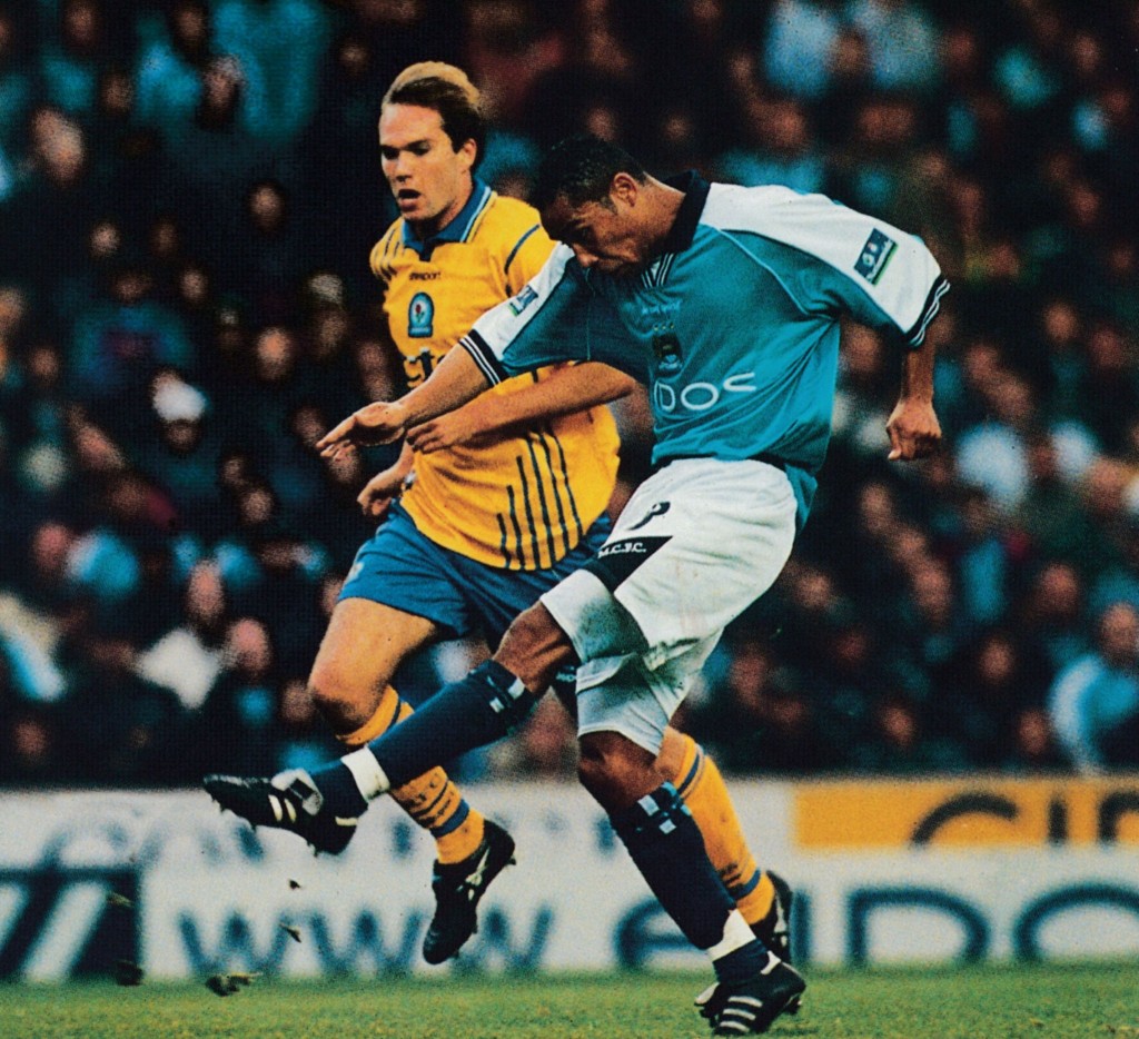 blackburn home 1999 to 2000 action6