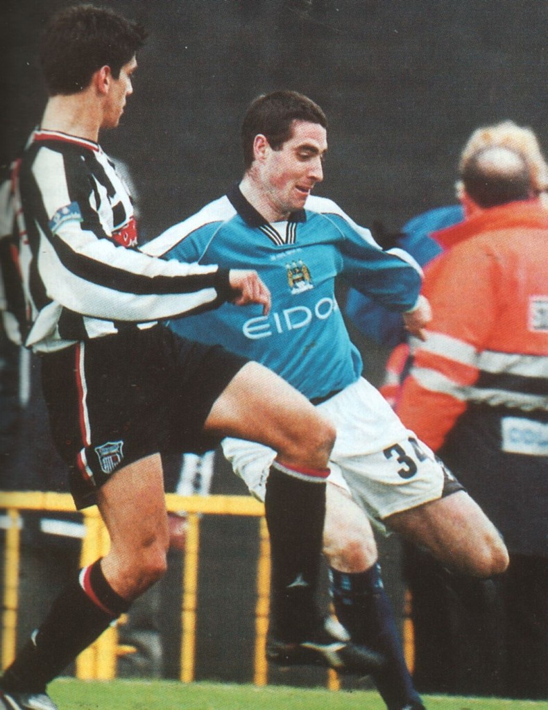 grimsby away 1999 to 2000 action2