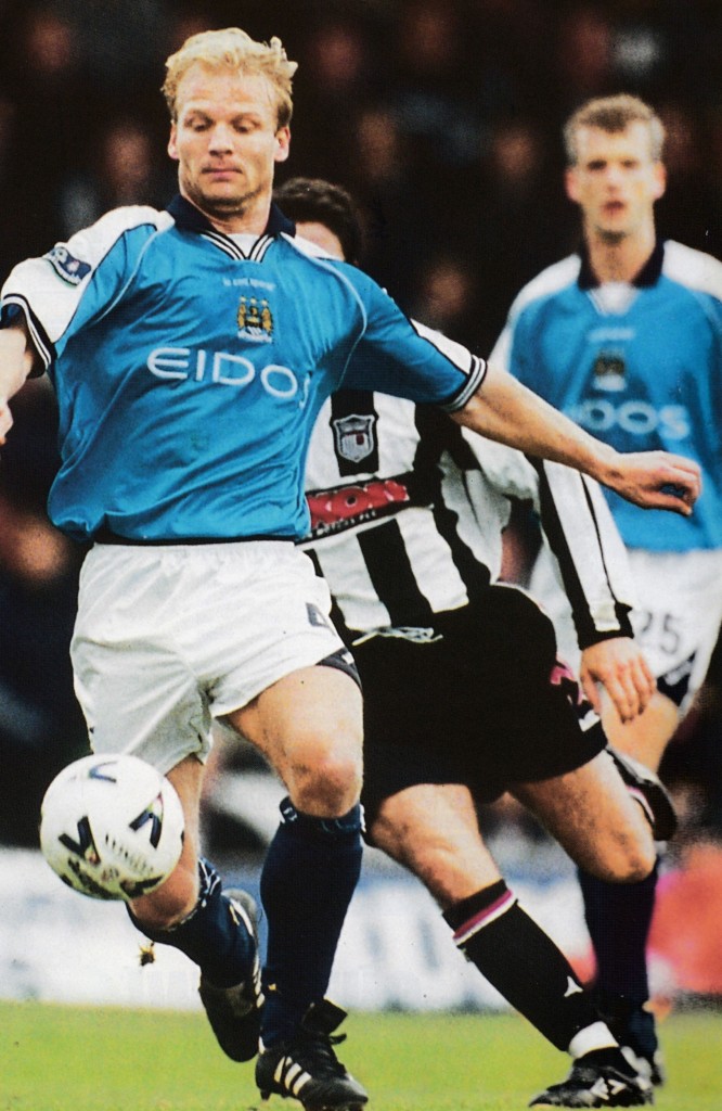grimsby away 1999 to 2000 action9