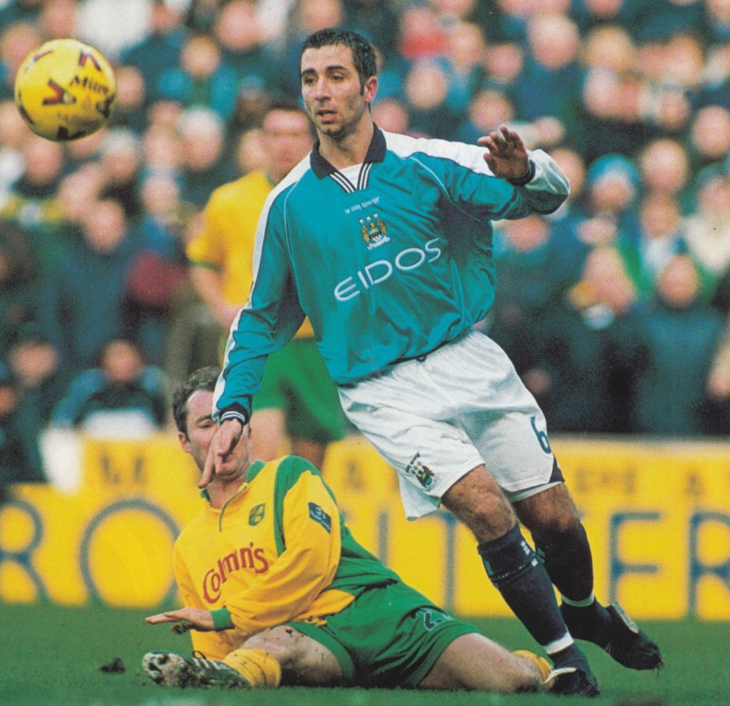 norwich home 1999 to 2000 action11