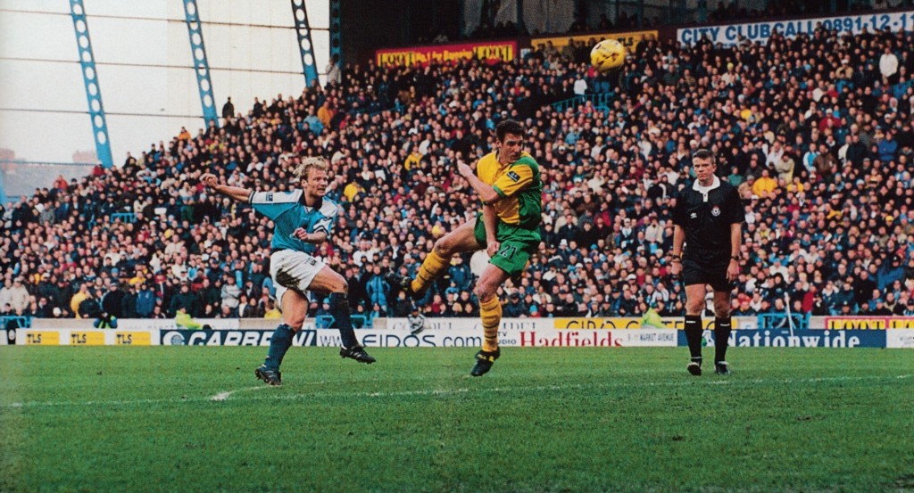 norwich home 1999 to 2000 action8