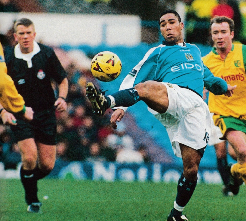 norwich home 1999 to 2000 action9