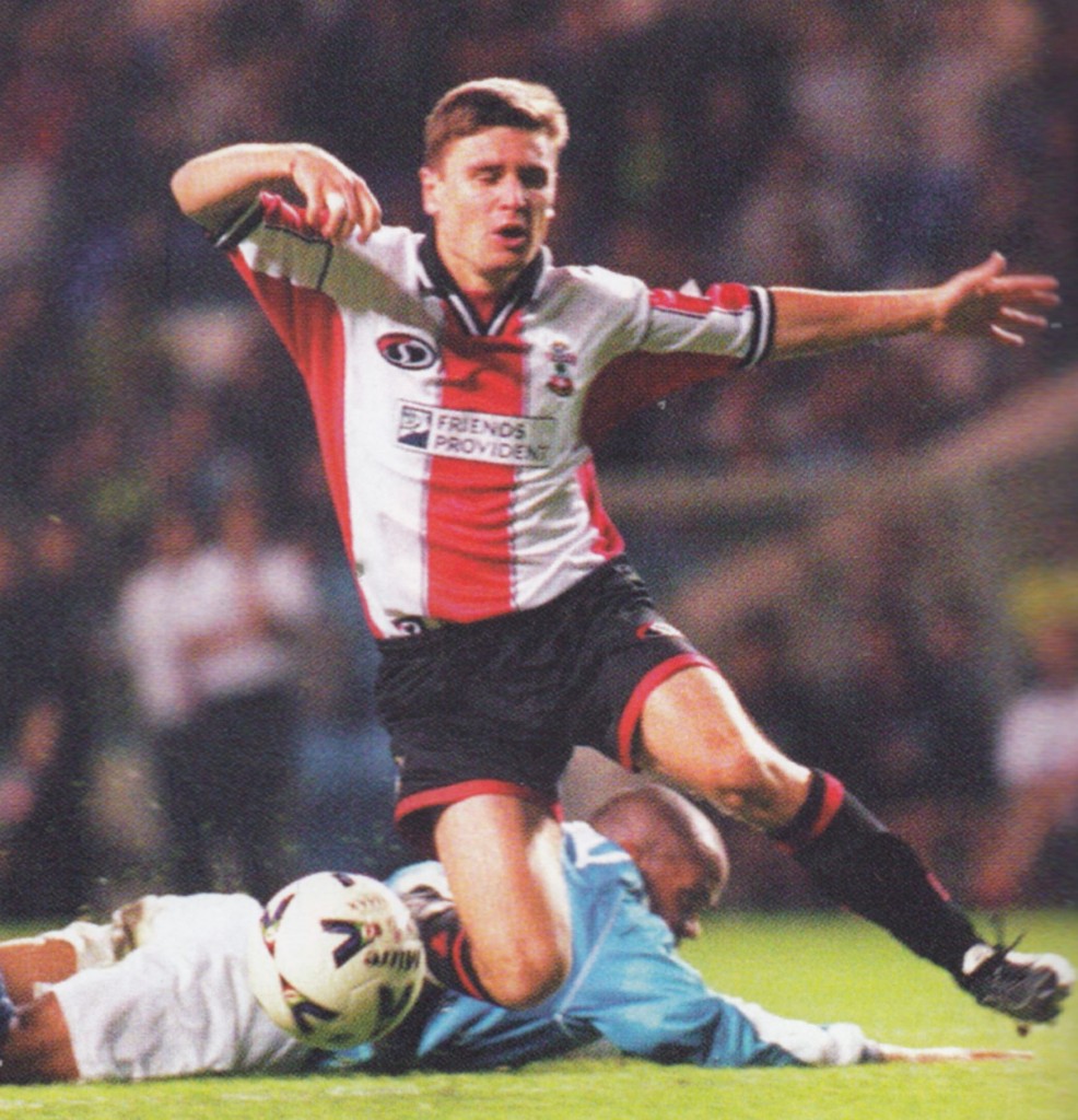 southampton home league cup 1999 to 2000 action8