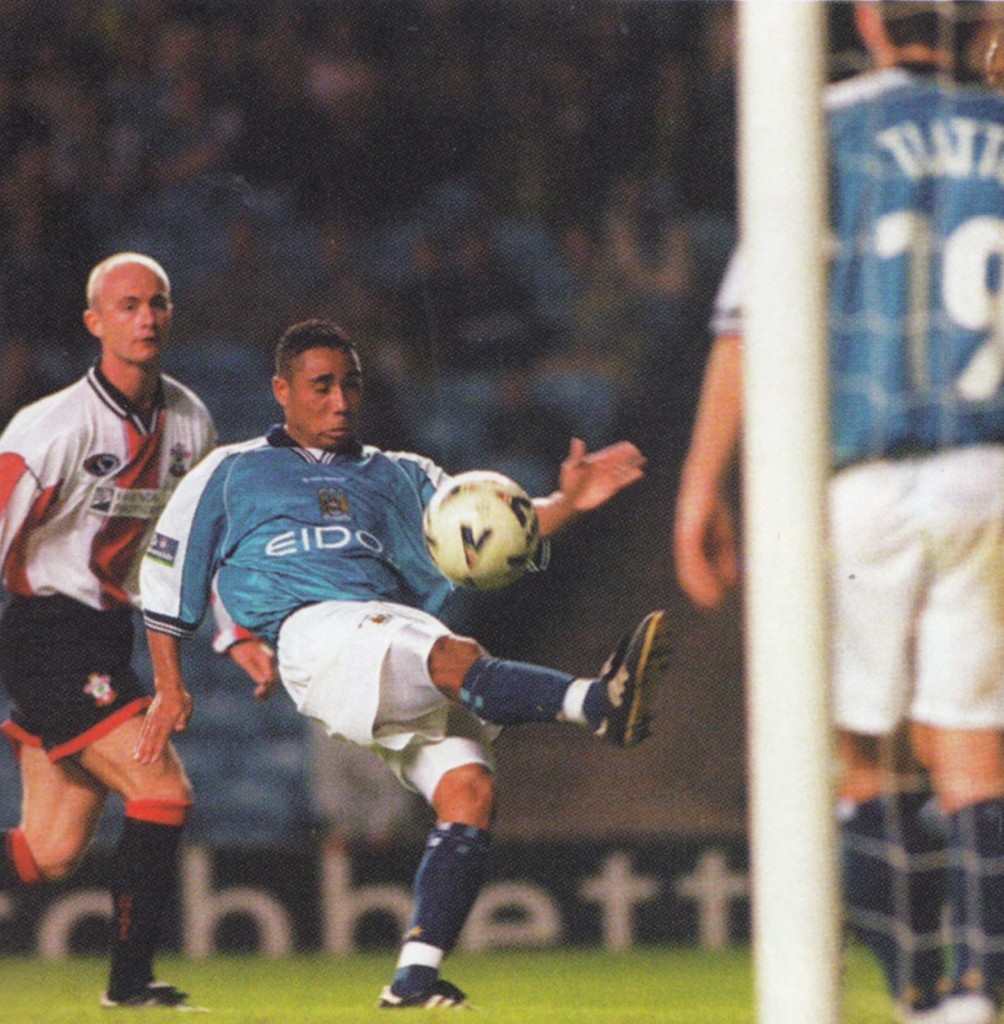 southampton home league cup 1999 to 2000 action9