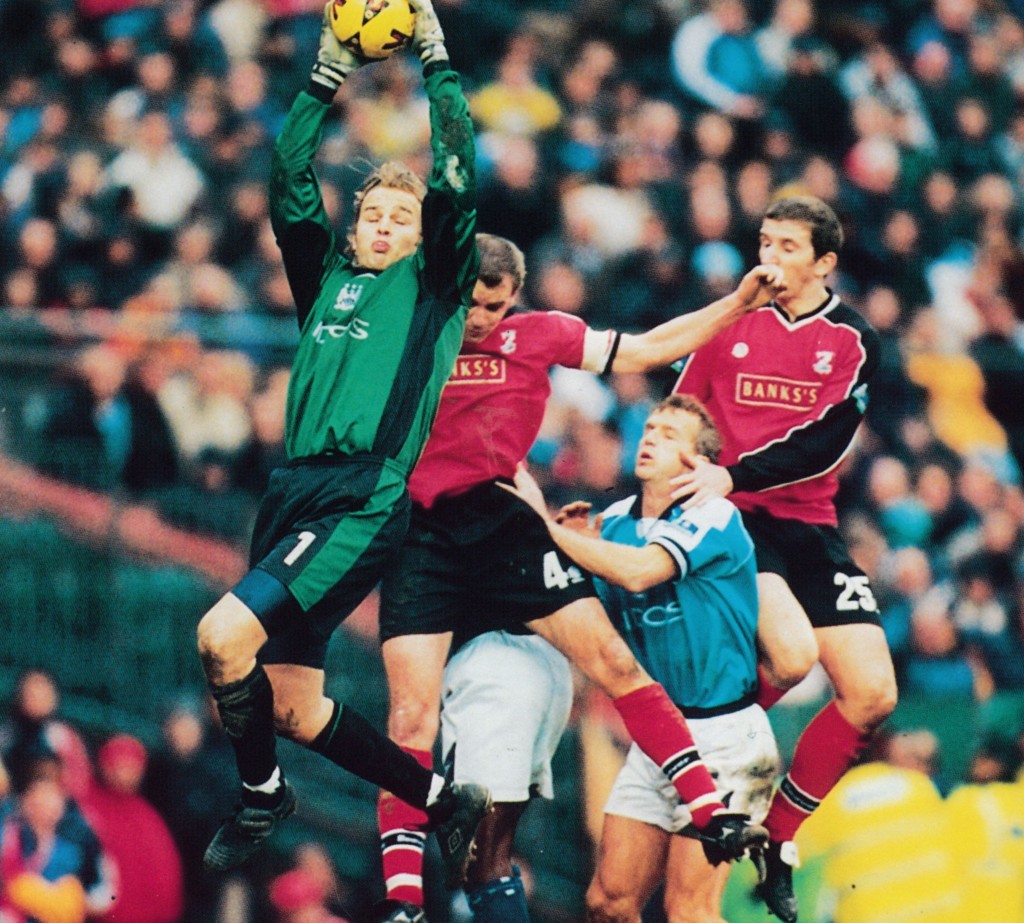 walsall home 1999 to 2000 action11