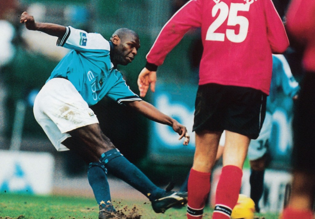 walsall home 1999 to 2000 goat goal4