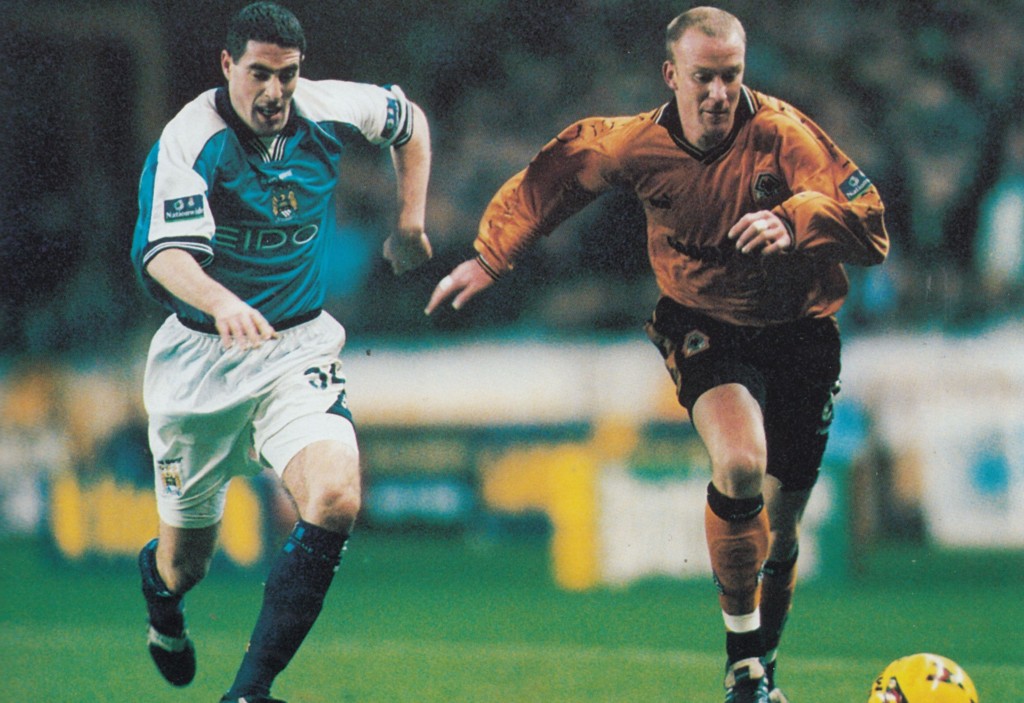 wolves away 1999 to 2000 action 12