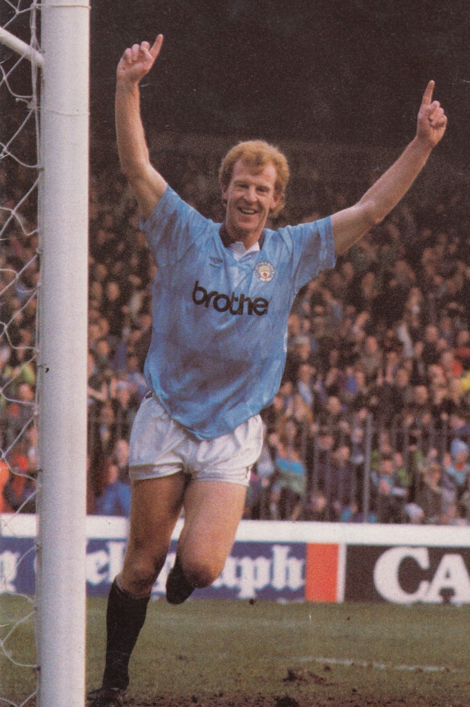 chelsea home 1990 to 91 megson goal3