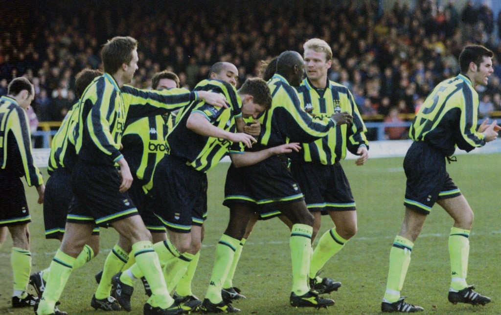 chesterfield away 1998 to 99 crooks goal3