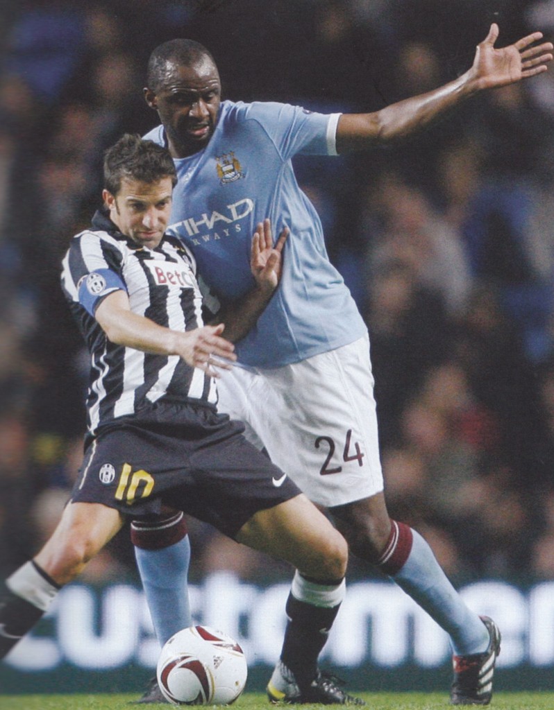 juventus home 2010 to 11 action654