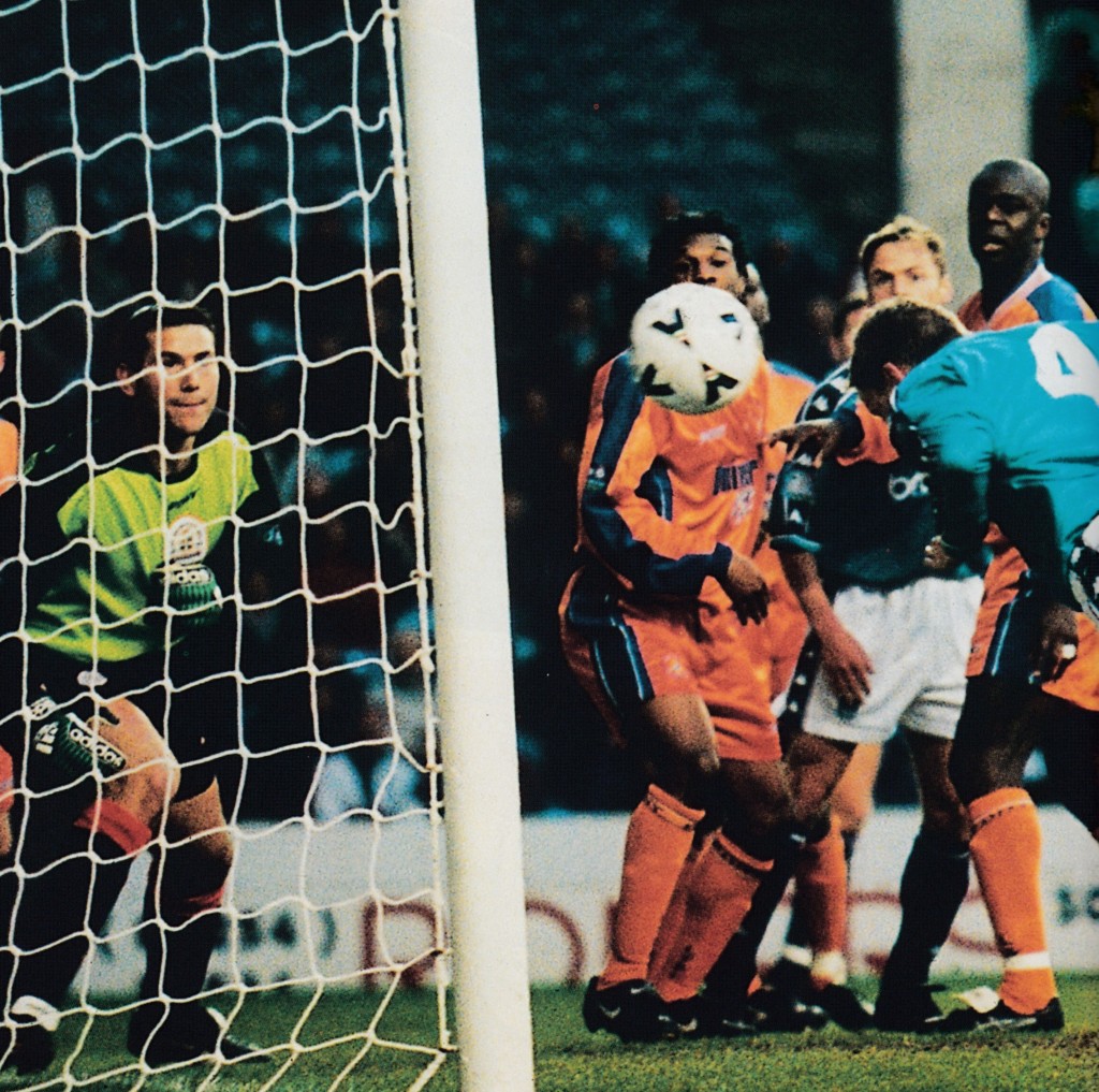 luton home 1998 to 99 vaughan goal4