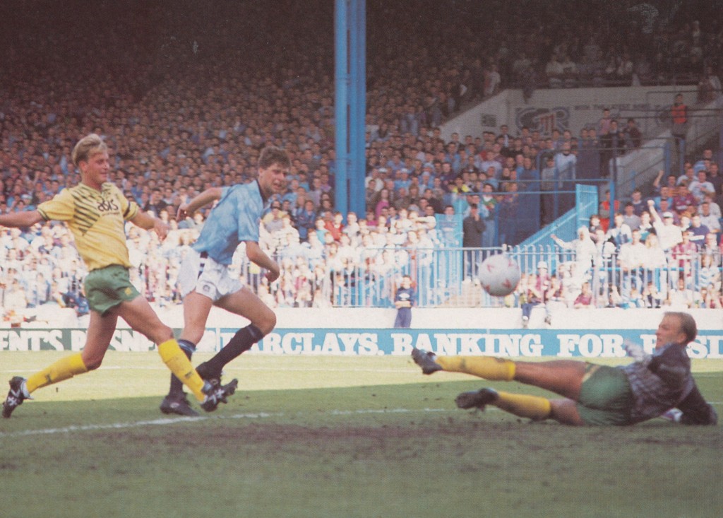 norwich home 1990 to 91 quinn goal2