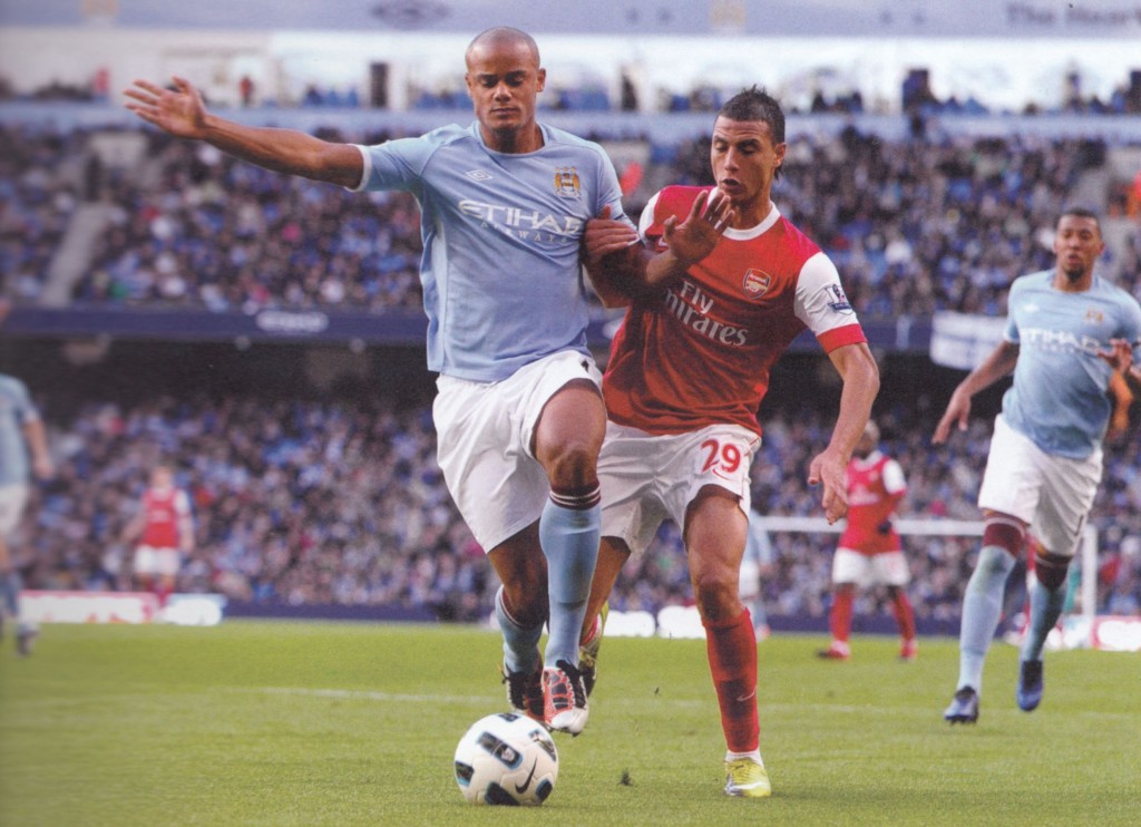 arsenal home 2010 to 11 action73