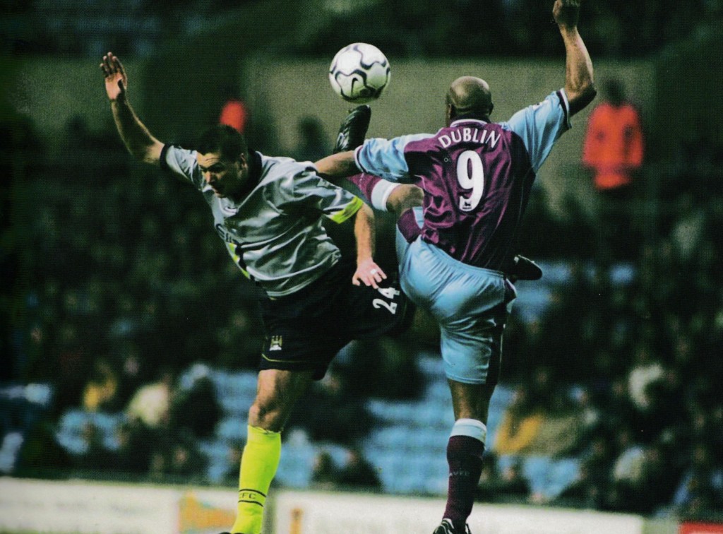 aston villa away 2000 to 01 action11