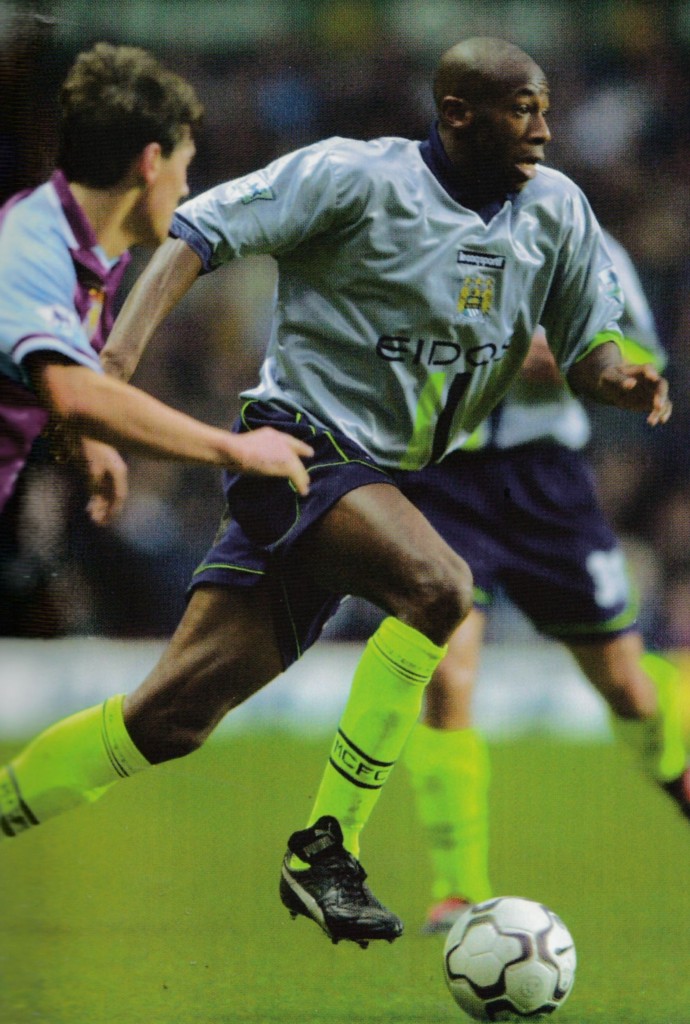 aston villa away 2000 to 01 action8