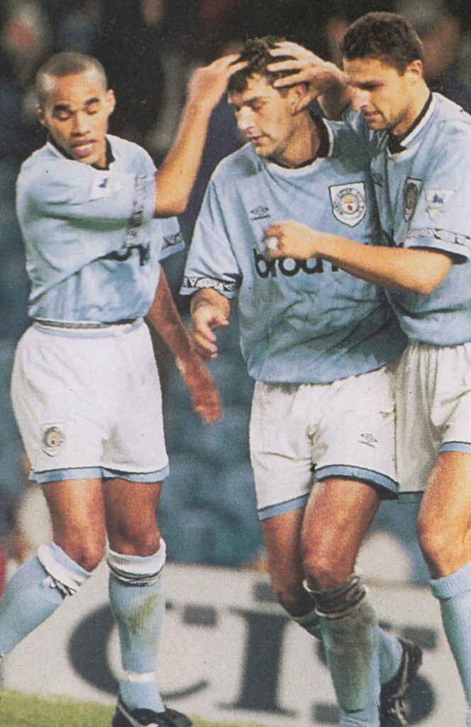 chelsea cola cup 1993 to 94 white goal2