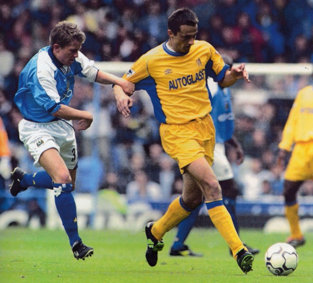 chelsea home 2000 to 01 action6