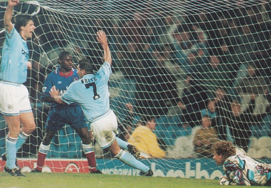 chelsea lge cup 1993 to 94 white goal93