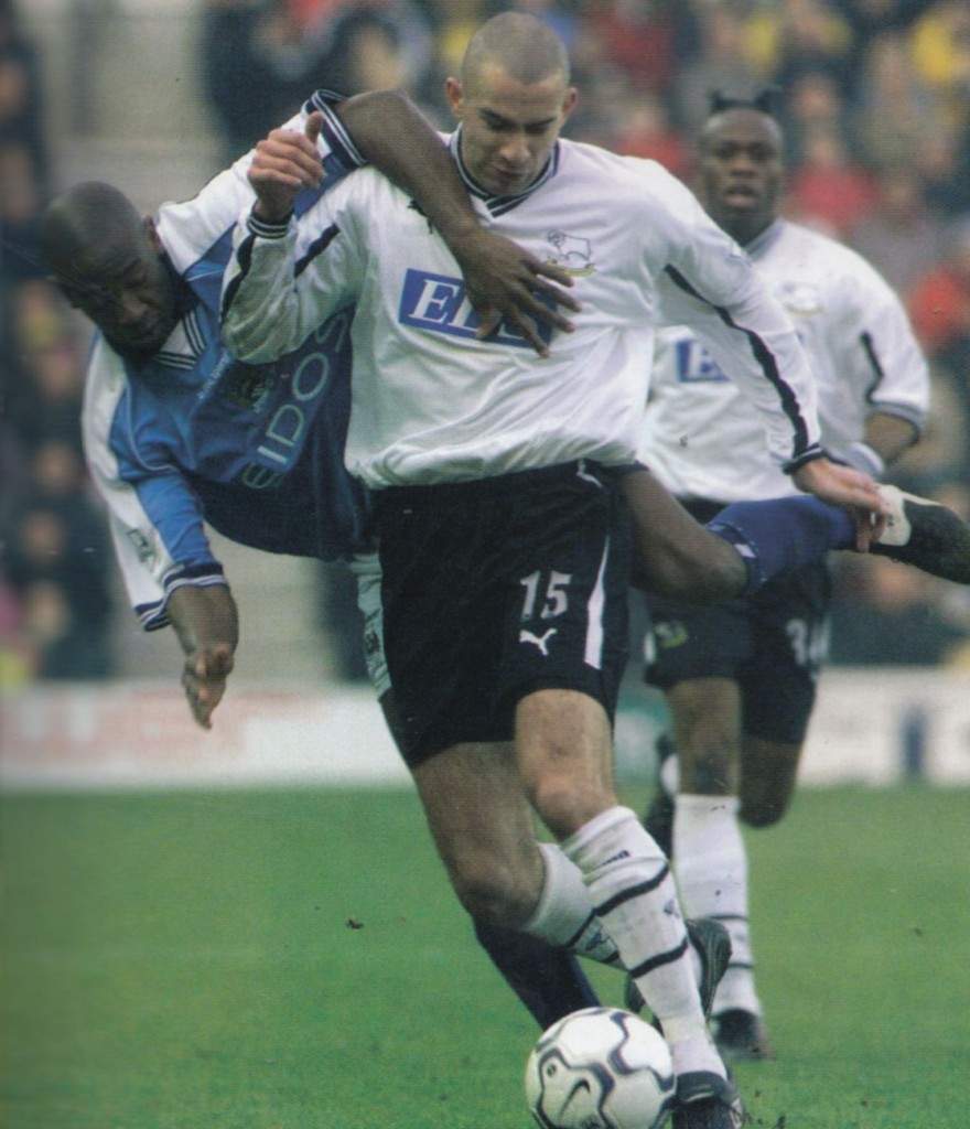 derby away 2000 to 01 action10