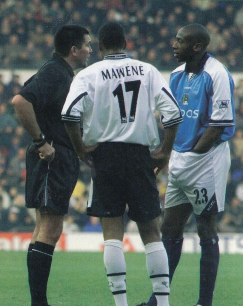 derby away 2000 to 01 action11