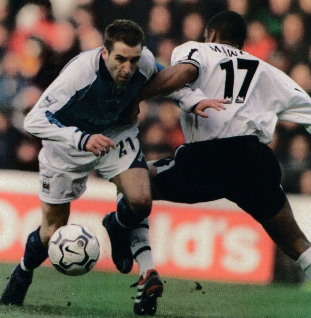derby away 2000 to 01 action6