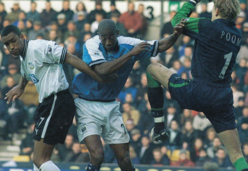 derby away 2000 to 01 action8