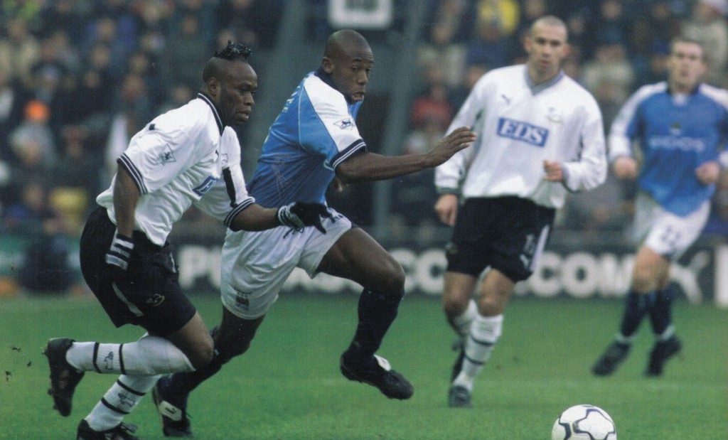 derby away 2000 to 01 action9