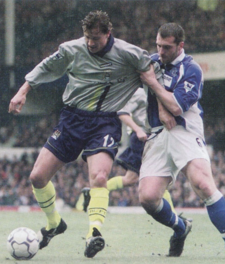everton away 2000 to 01 action6