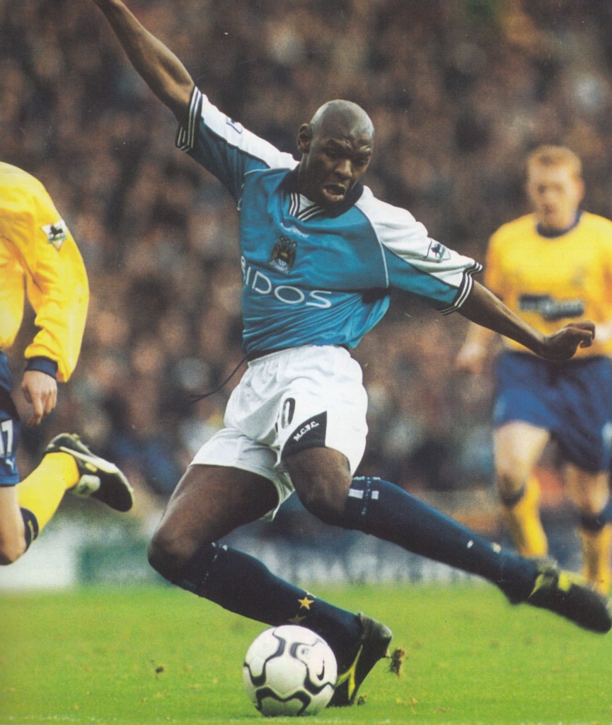 everton home 2000 to 01 action16