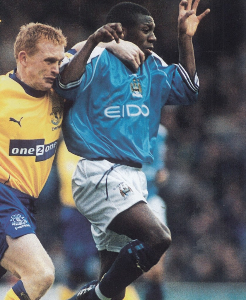 everton home 2000 to 01 action7