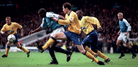 everton home 2000 to 01 action7