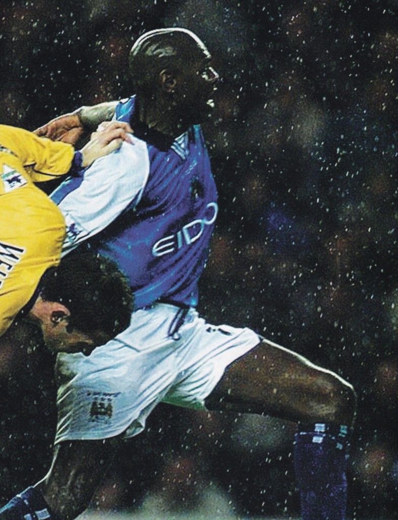 everton home 2000 to 01 action8