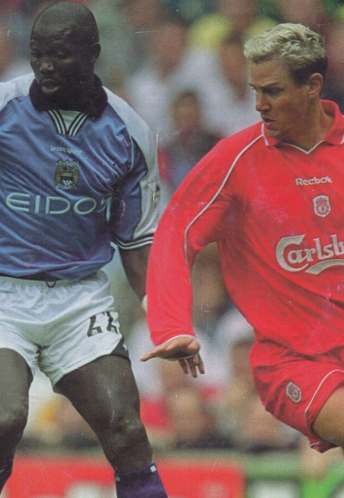 liverpool away 2000 to 01 action5