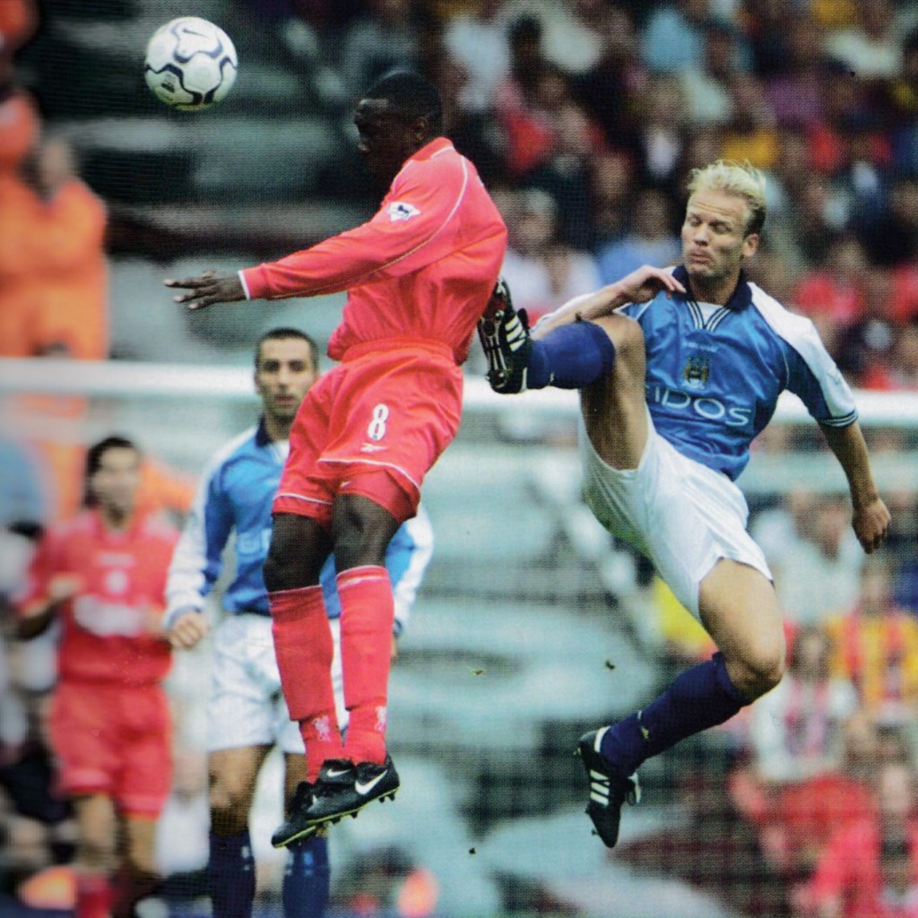 liverpool away 2000 to 01 action8