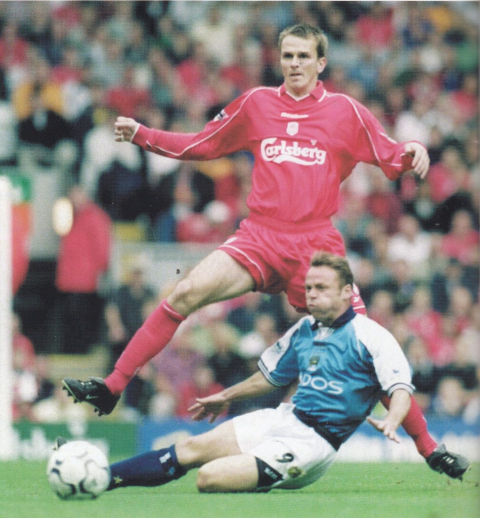 liverpool away 2000 to 01 action9