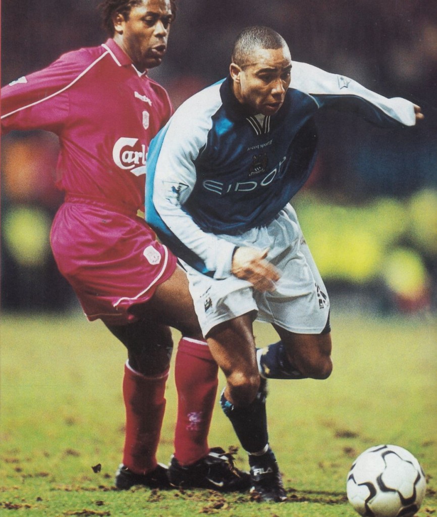 liverpool home 2000 to 01 action7