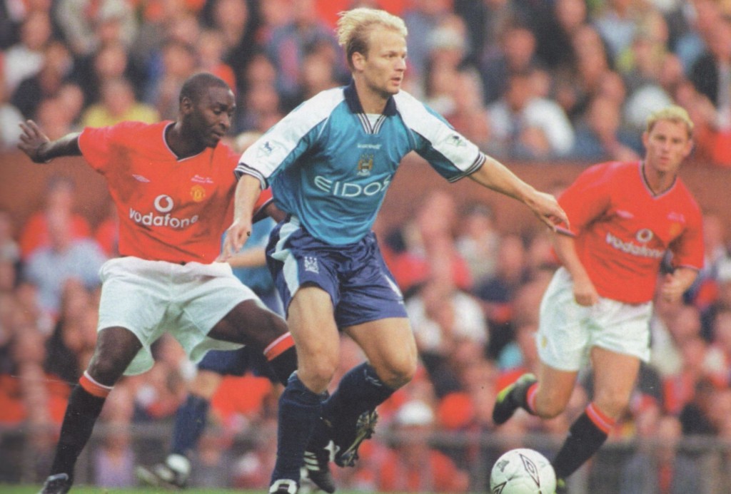man utd away testimonial 2000 tp 01 action5