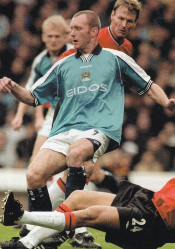 man utd home 2000 to 01 action