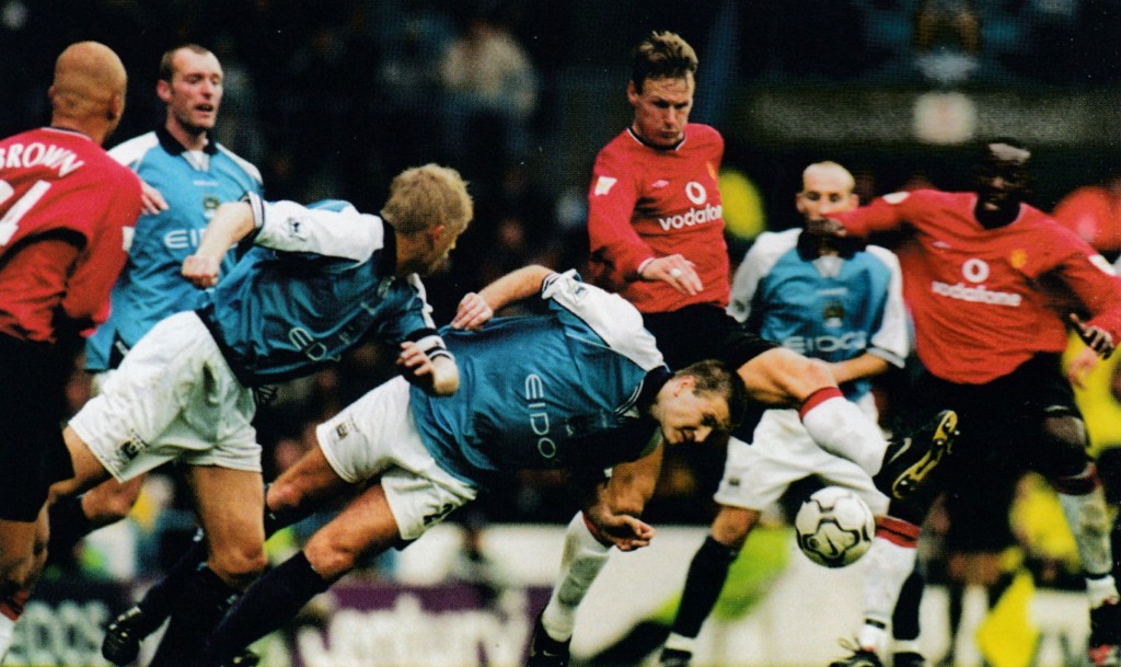 manchester united home 2000 to 01 action