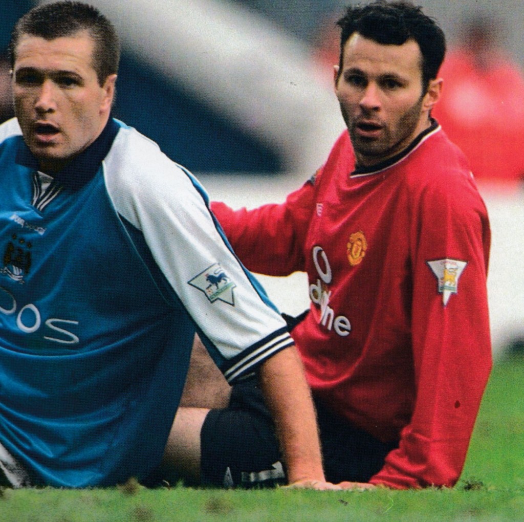 manchester united home 2000 to 01 action3