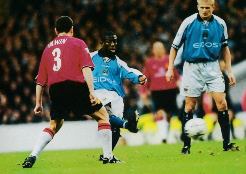 manchester united home 2000 to 01 action6