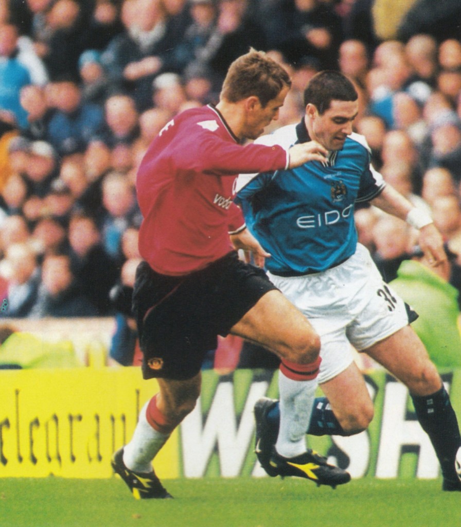 manchester united home 2000 to 01 action9