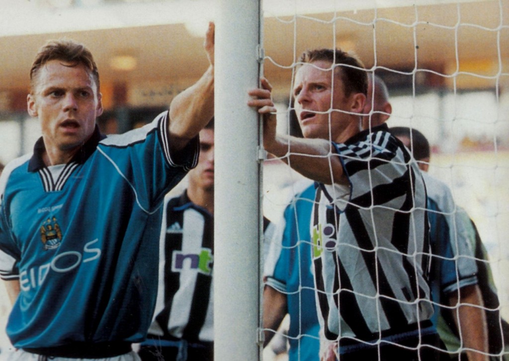 newcastle home 2000 to 01 action6