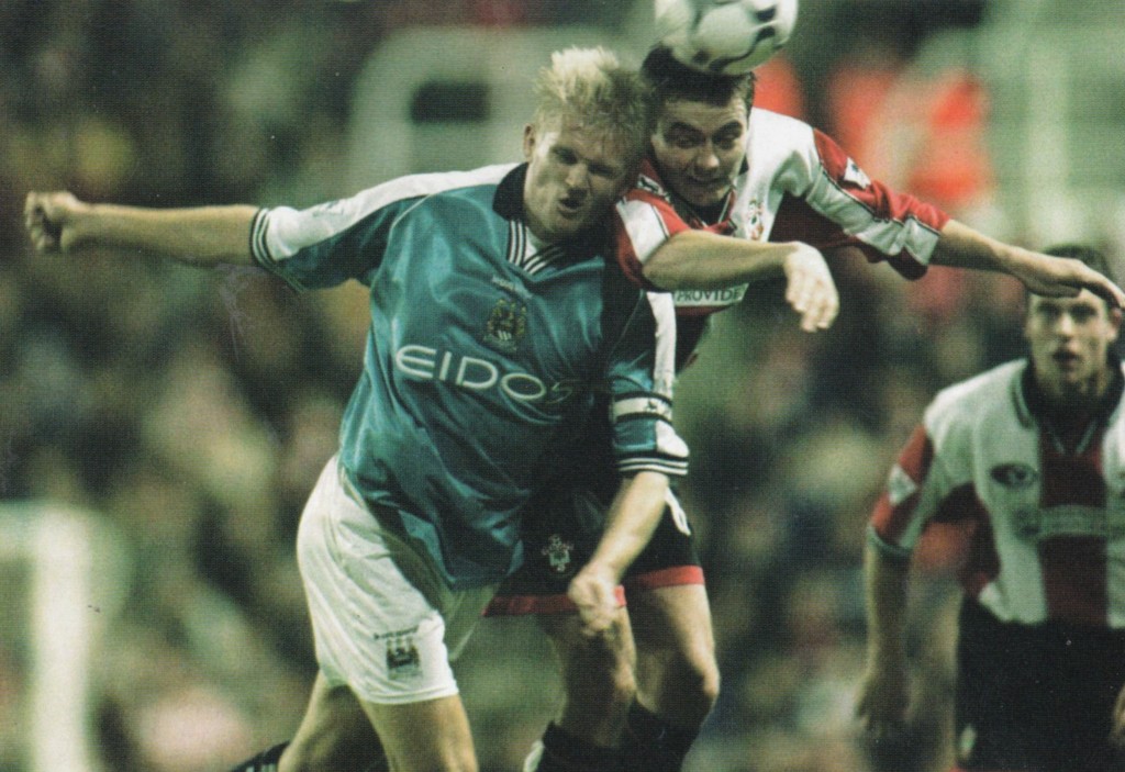 southampton away 2000 to 01 action5