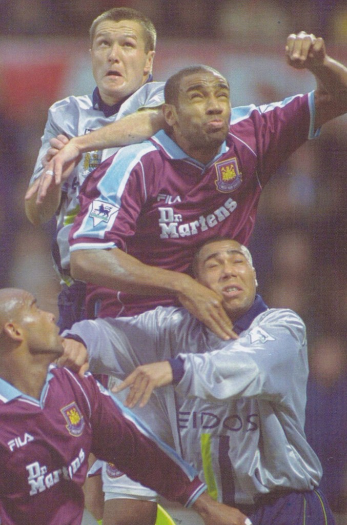 west ham away 2000 to 01 action11