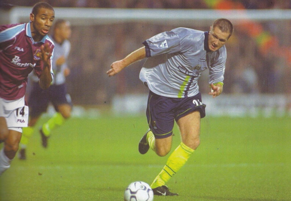 west ham away 2000 to 01 action12