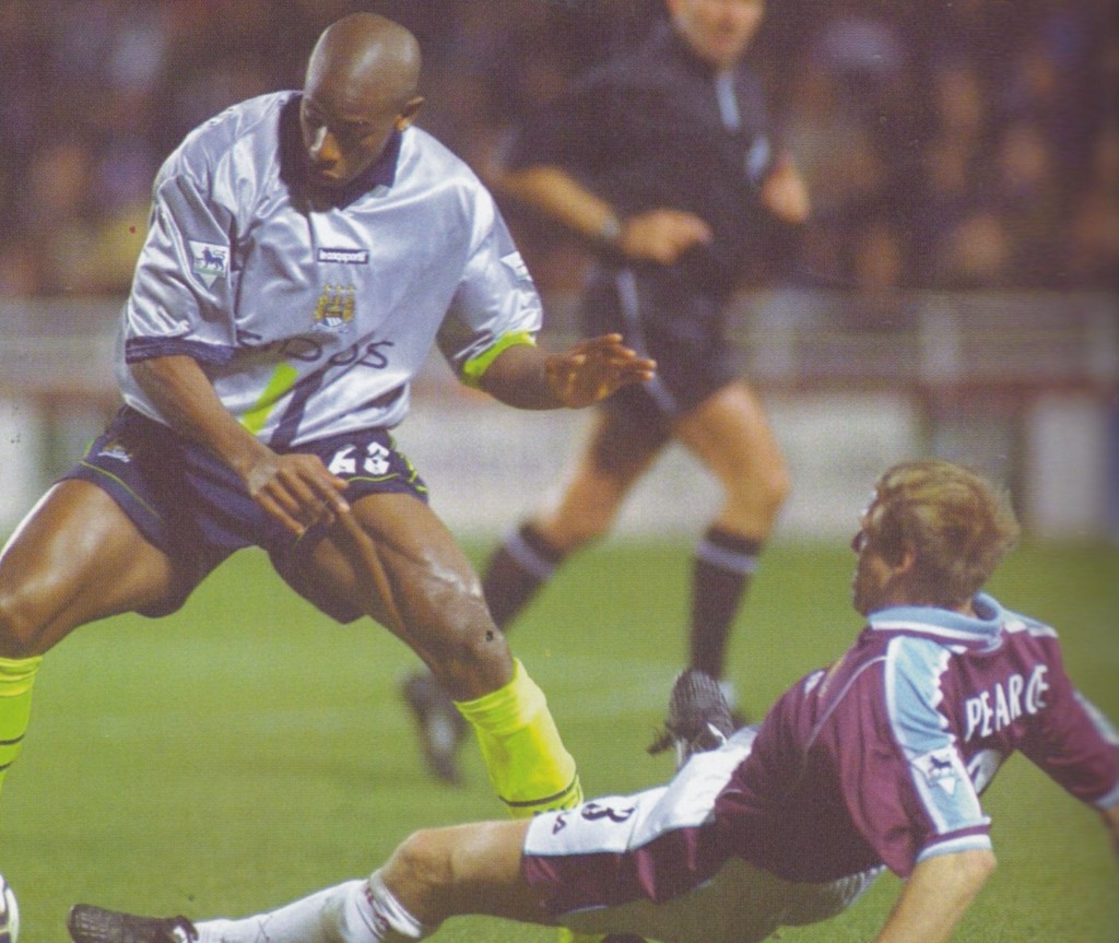 west ham away 2000 to 01 action8