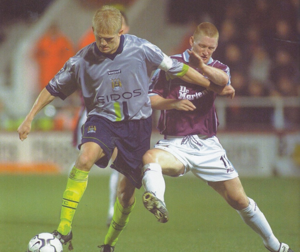 west ham away 2000 to 01 action9