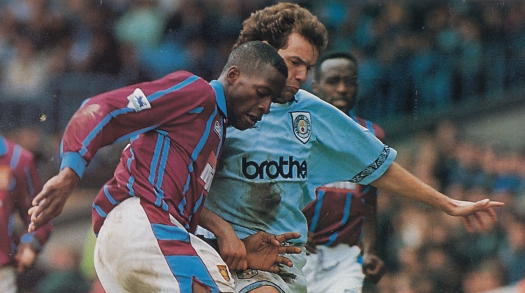 aston villa home 1993 to 94 action5