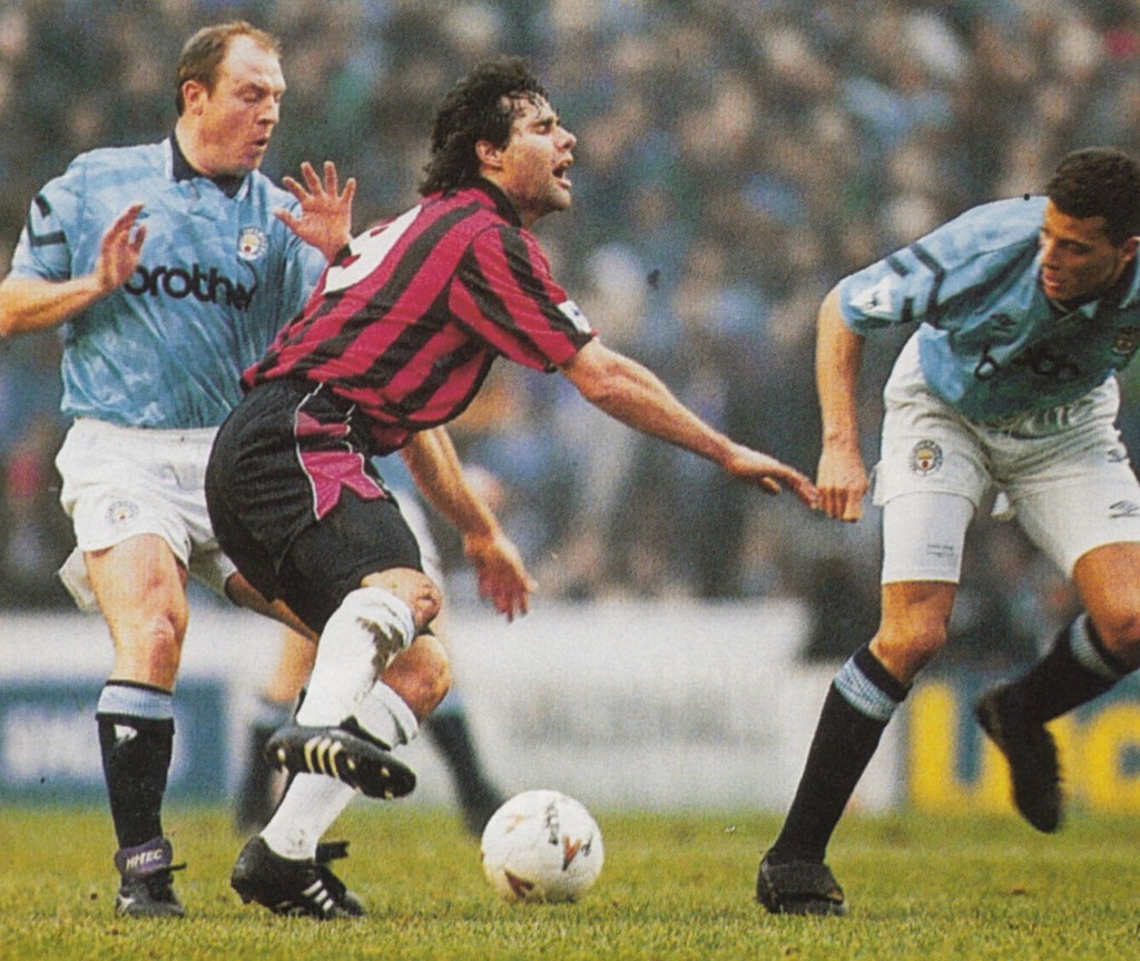 blackburn home 1992 to 93 action8